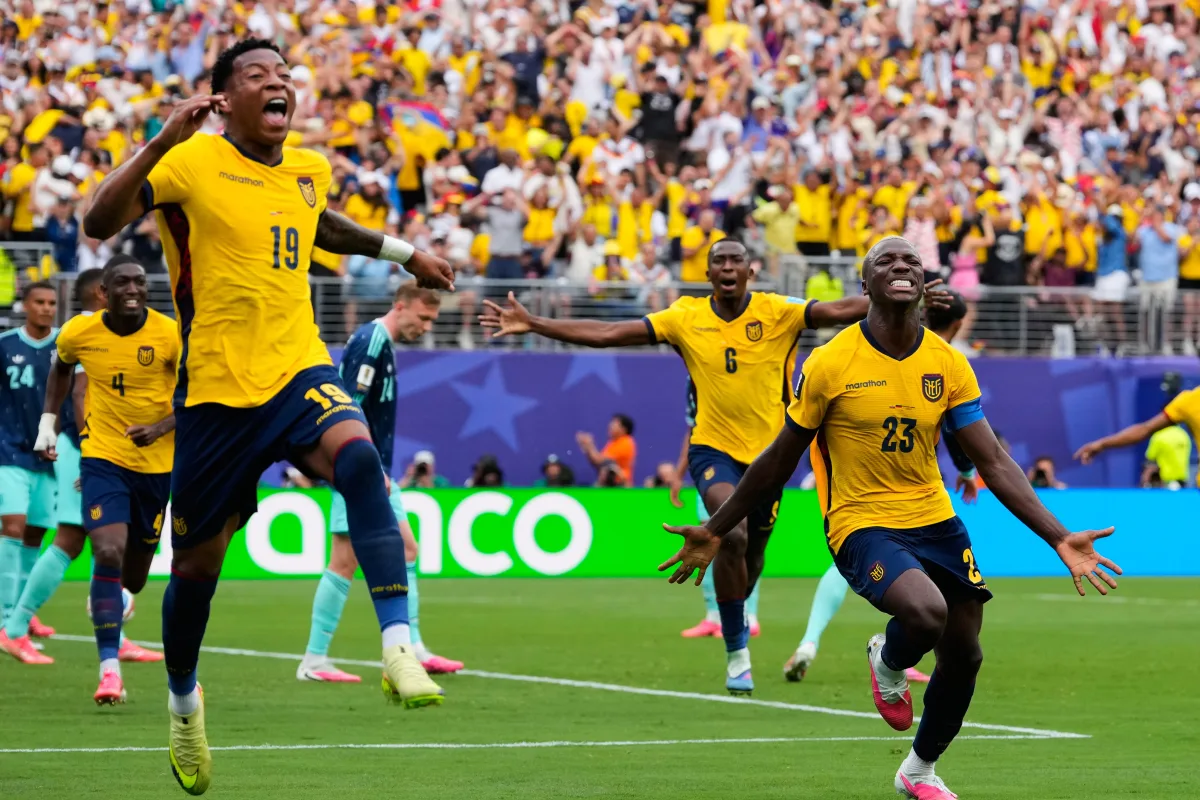 Ecuador remonta ante Alemania y clasifica a dieciseisavos del Mundial
