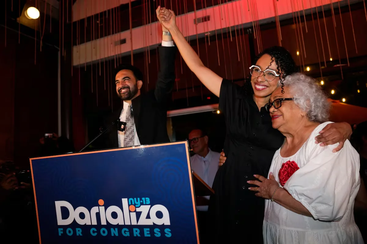 Triunfo de candidatos progresistas en Nueva York agita al Partido Demócrata