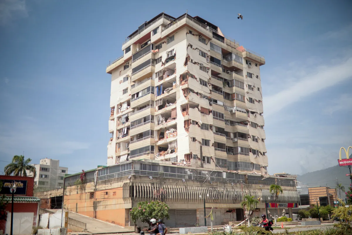 Dos fuertes terremotos sacuden Venezuela en una jornada de terror