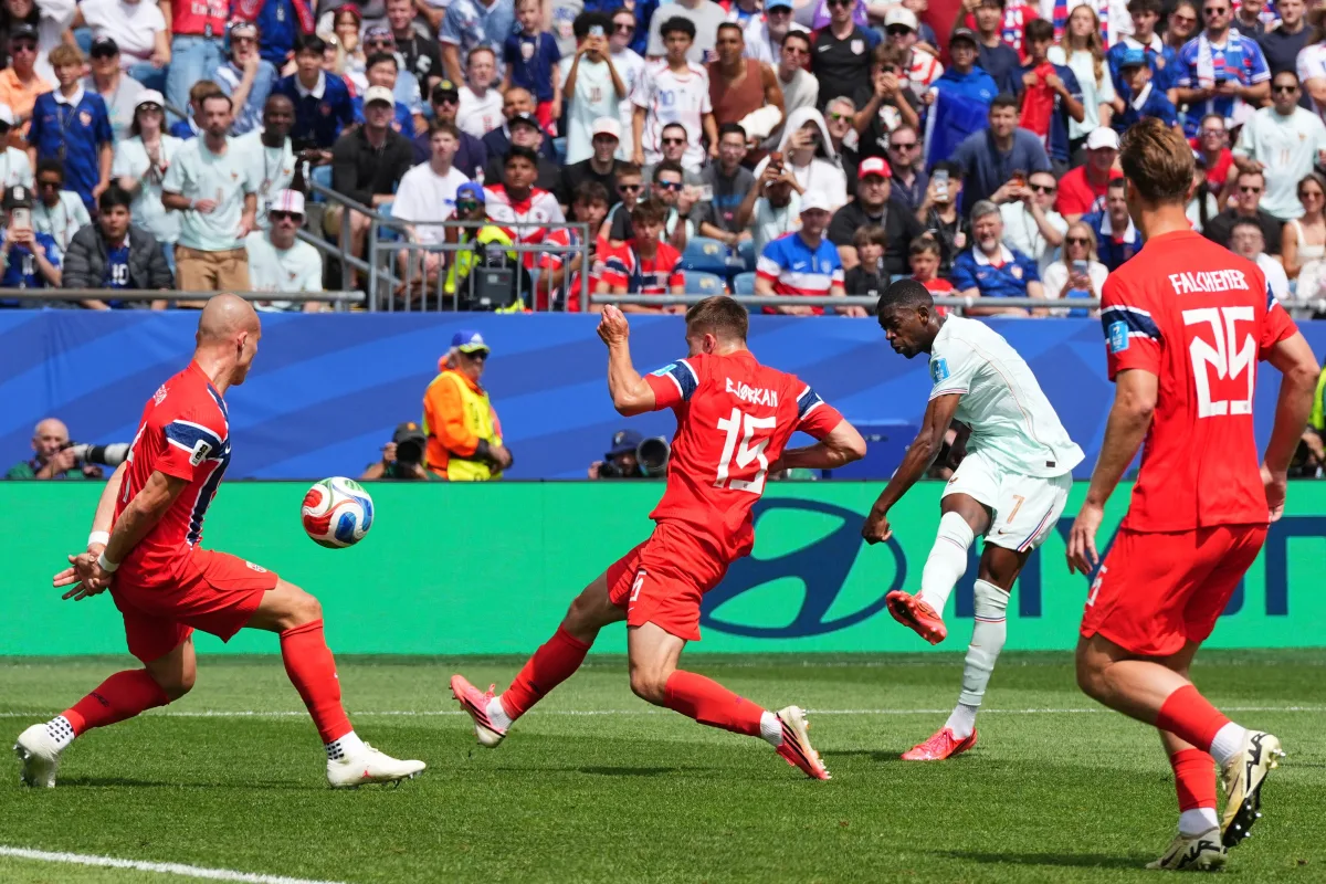 Dembélé lidera a Francia con un triplete ante Noruega