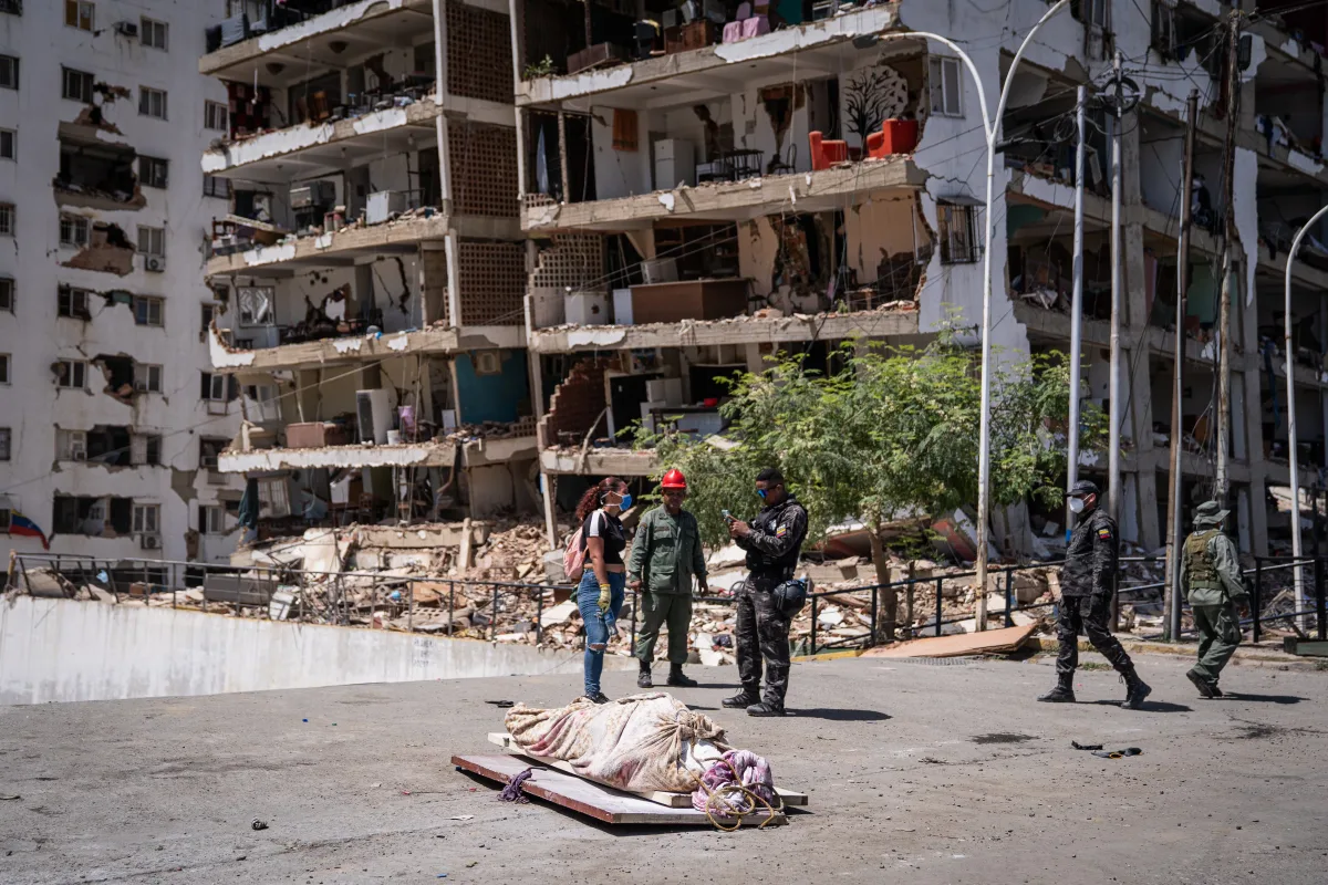 Venezuela enfrenta crisis extrema bajo restricciones financieras y colapso estatal