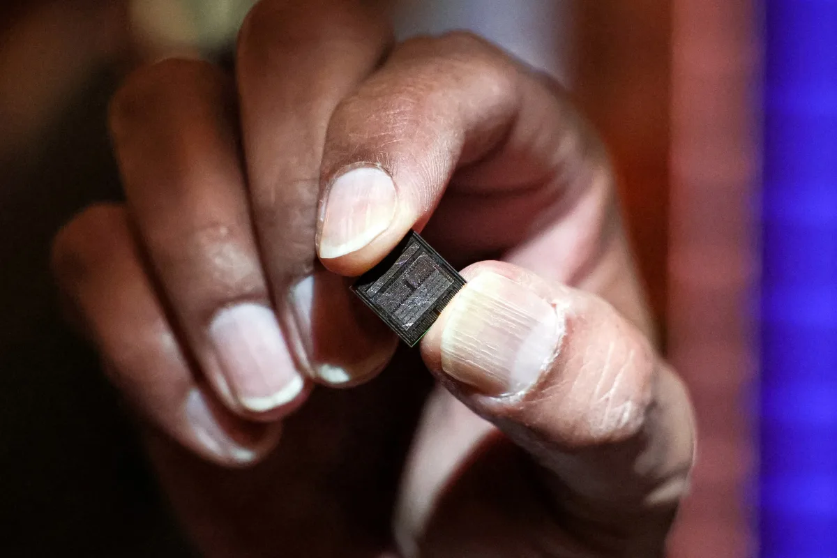 Auge de la inteligencia artificial dispara ingresos de fabricantes de chips