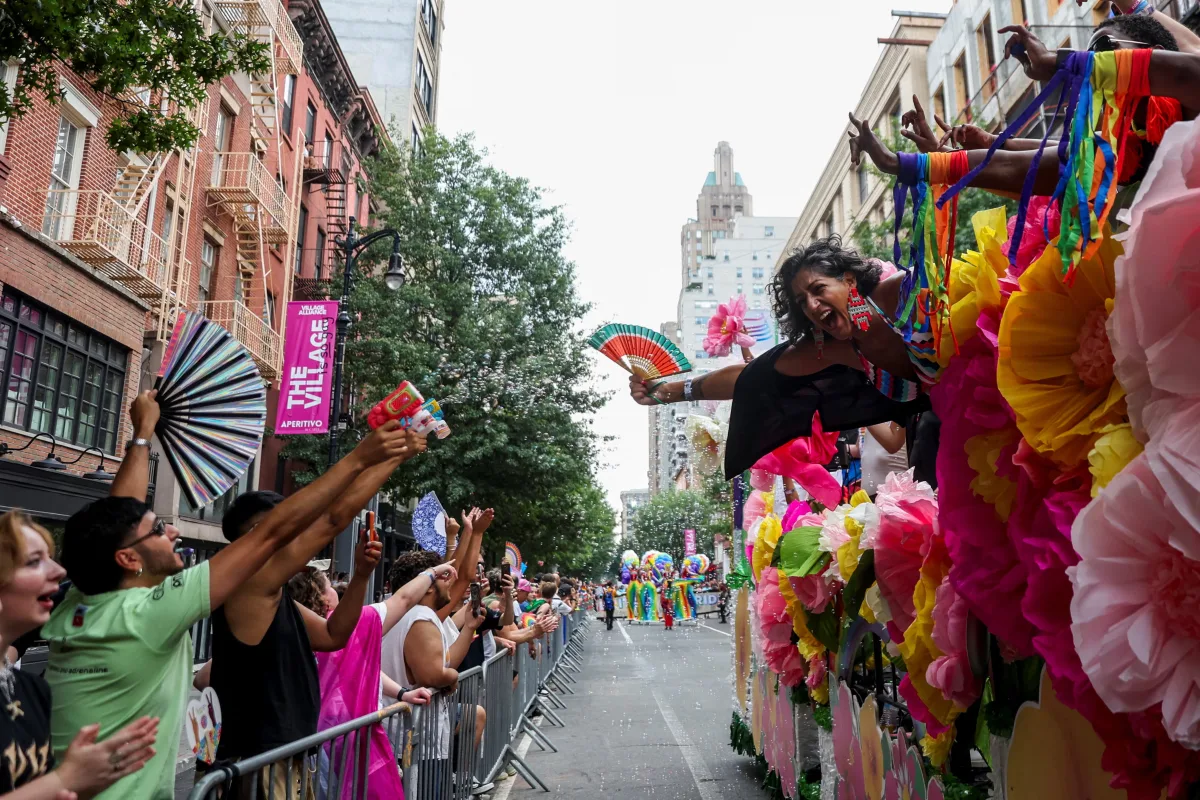 Multitudinaria marcha del Orgullo LGTBIQ+ recorre las calles de Nueva York