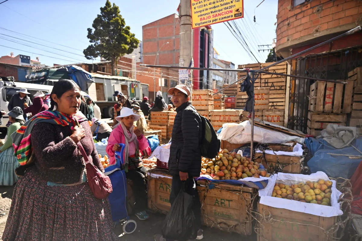 Bolivia enfrenta grave crisis económica tras dos meses de intensas protestas