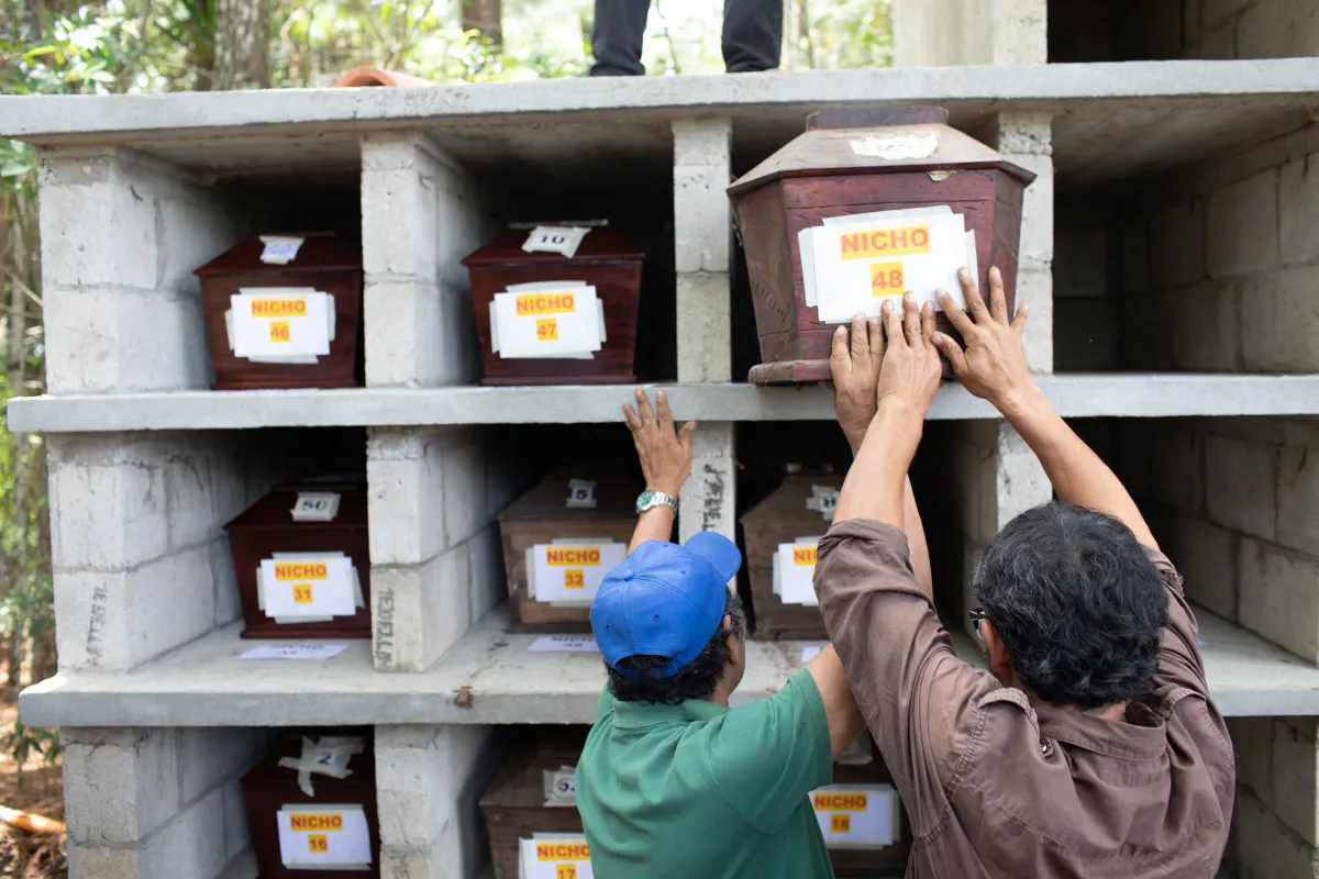Identifican restos de 68 víctimas del genocidio en Guatemala