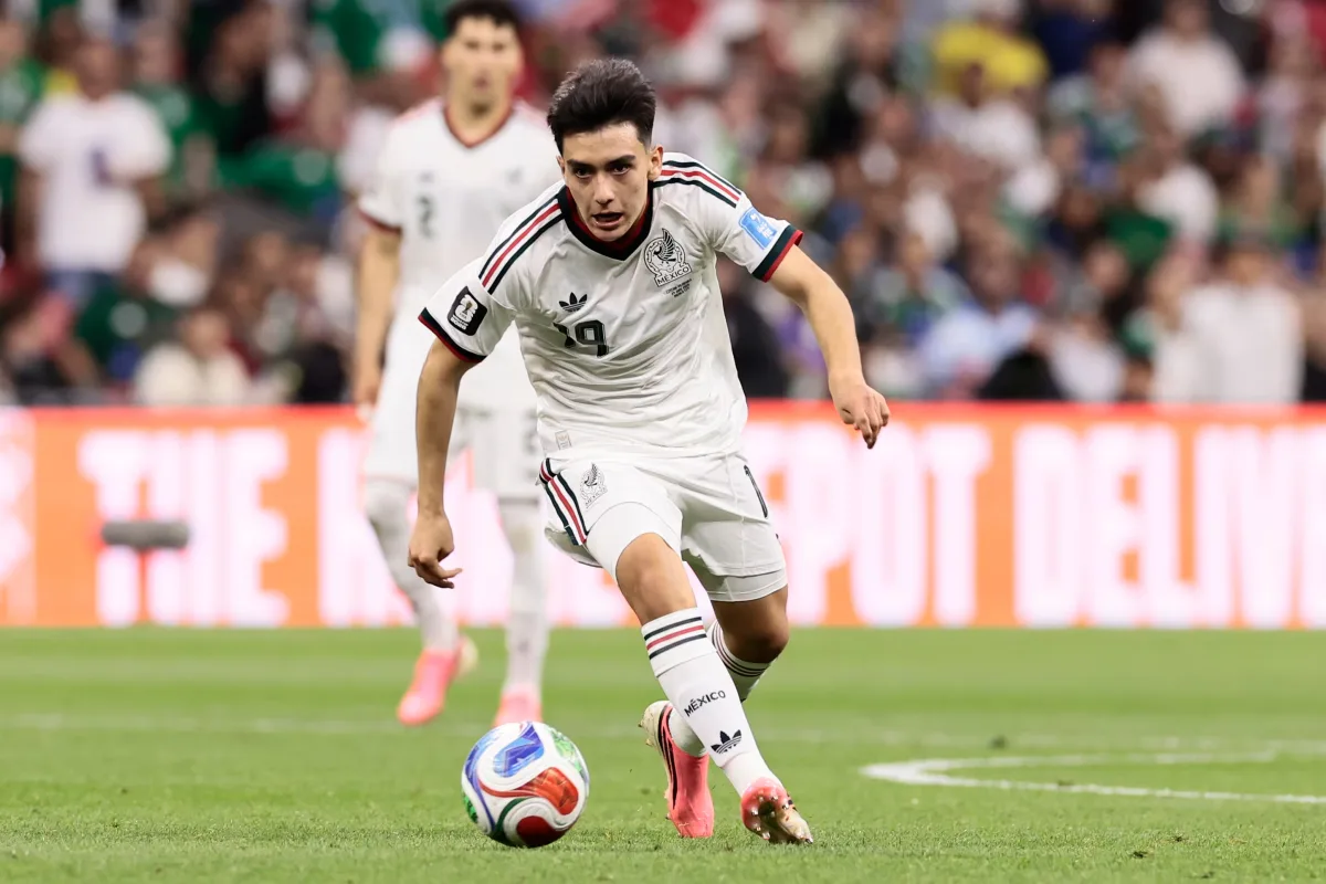 México y Ecuador se enfrentan en duelo decisivo por el Mundial