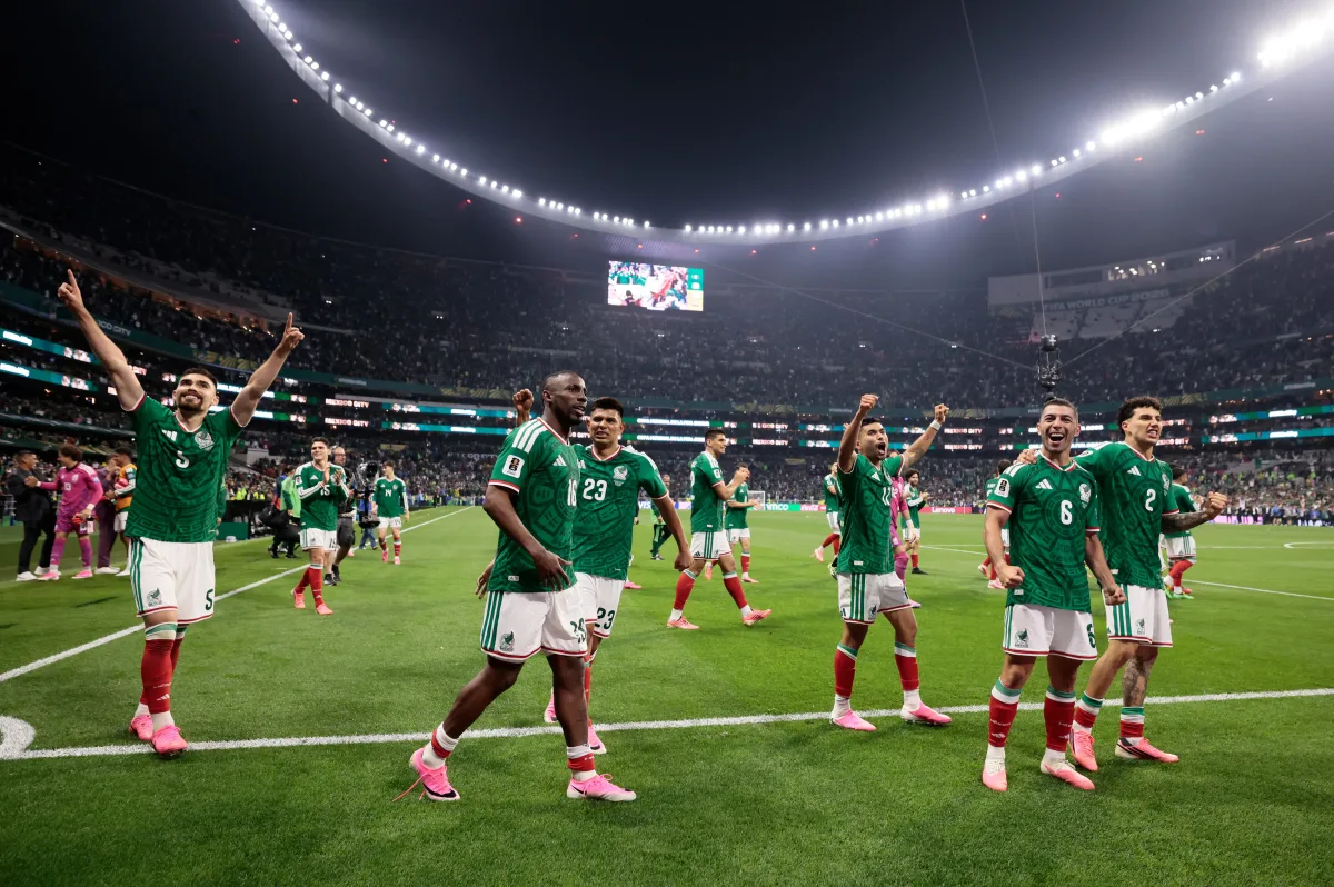 México avanza a cuartos tras vencer a Ecuador en el Azteca