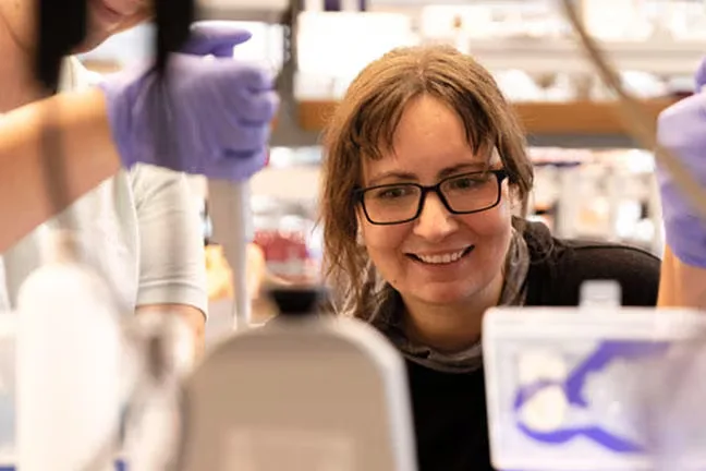 Científicos desarrollan célula sintética capaz de replicarse y evolucionar