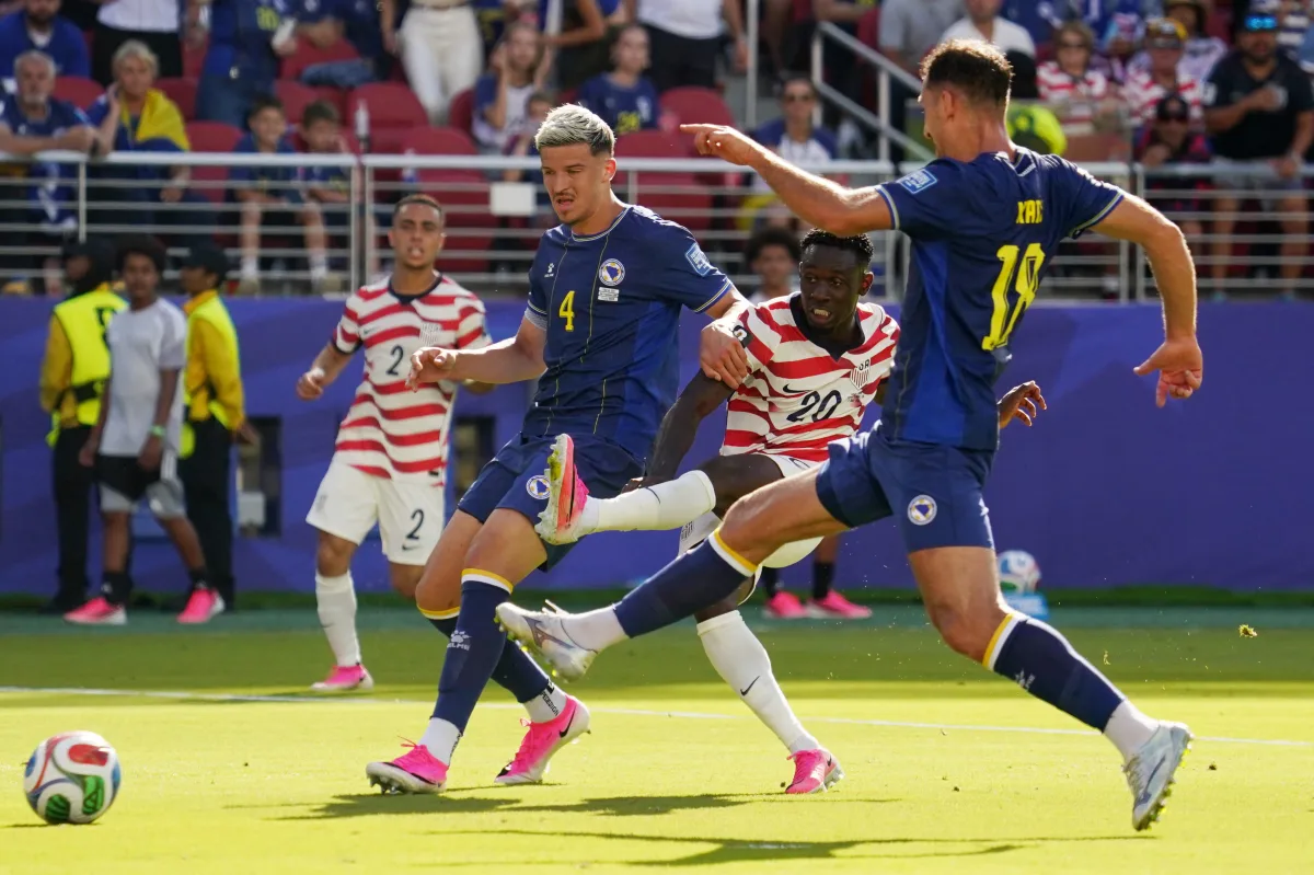 Estados Unidos avanza a cuartos de final tras vencer a Bosnia