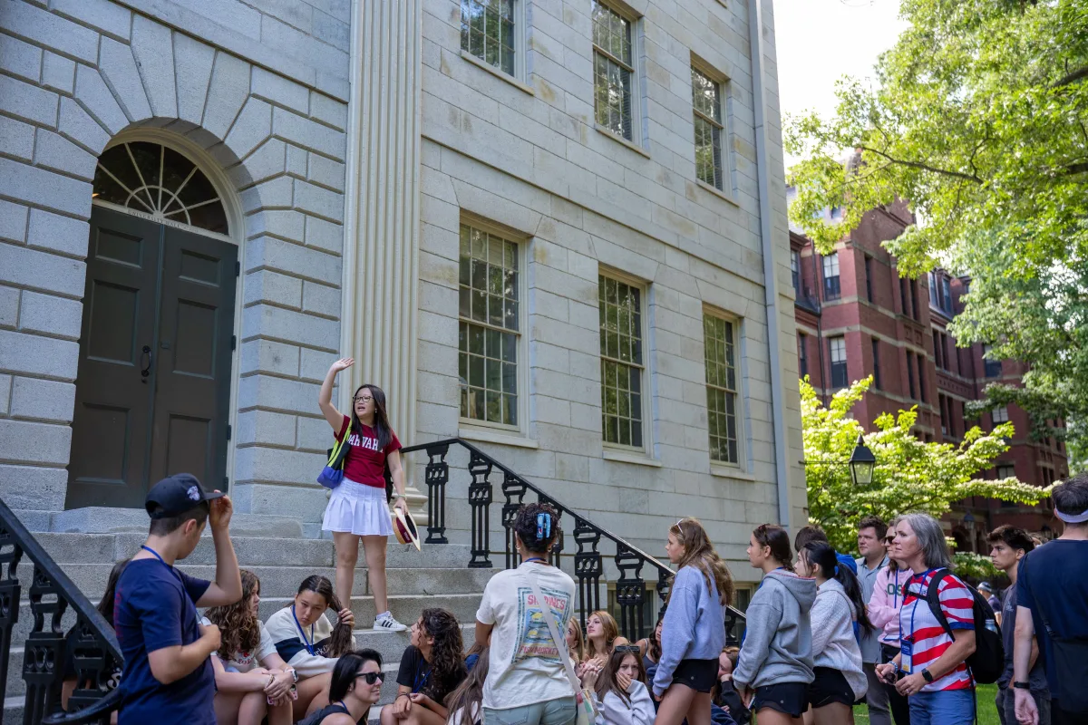 Harvard enfrenta presiones políticas ante posibles cambios en políticas educativas