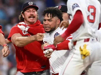 Willson Contreras ofrece disculpas tras incidentes en Fenway Park
