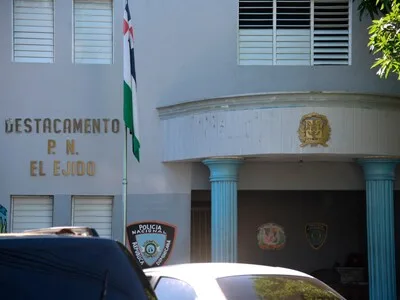 Agente policial es hallado muerto en destacamento de Santiago