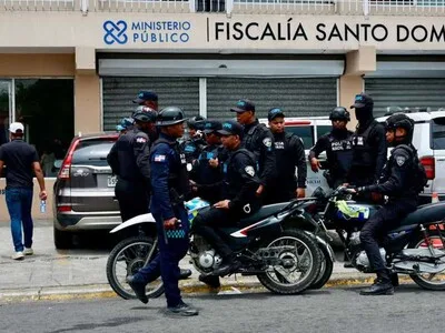 Suspenden a cinco agentes policiales tras muerte de joven en Guajimía