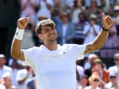 Flavio Cobolli avanza a cuartos de final en Wimbledon