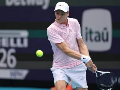 Jannik Sinner avanza a semifinales de Wimbledon tras vencer a Struff