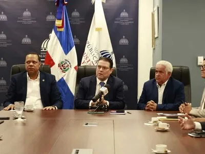 Gobierno y Anadegas establecen plazo para resolver conflicto por comisiones bancarias