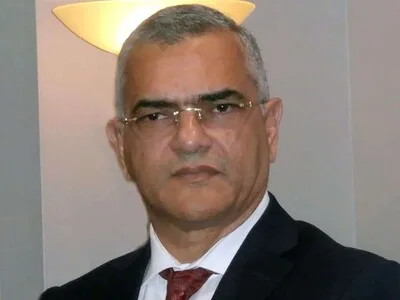 Carlos Gabriel García rechaza designación como cónsul en Los Ángeles
