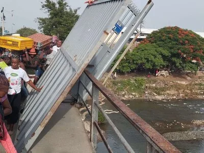 Preocupación en Dajabón por deterioro y colapso de puerta en puente fronterizo