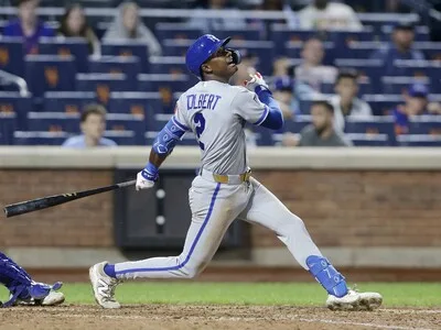 Tyler Tolbert iguala récord histórico de 12 imparables consecutivos en MLB