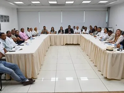 Crean mesa de trabajo para impulsar el desarrollo turístico en Bayahíbe