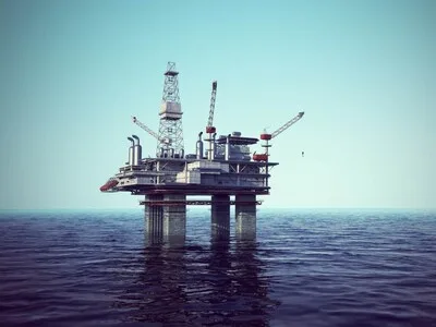Petróleo registra alza significativa tras cierre del estrecho de Ormuz