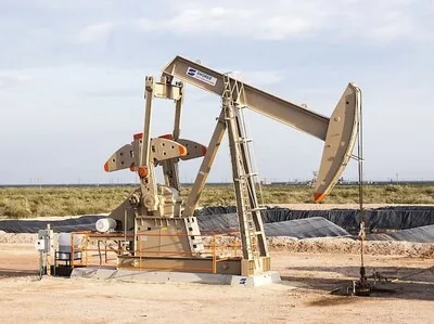 Petróleo de Texas registra alza del 9.4% tras nuevas tensiones