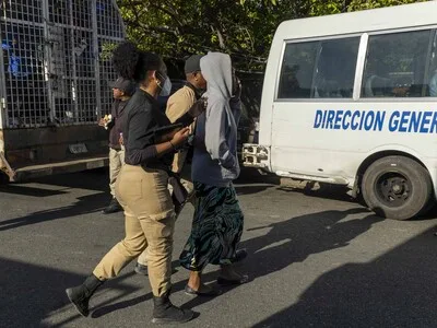 Migración desvincula a 423 empleados por faltas administrativas en 18 meses
