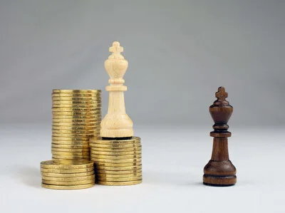 El impacto cultural del impuesto al deshonor en el desarrollo económico