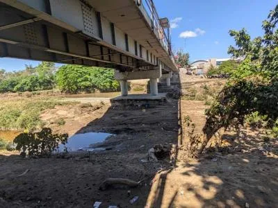 Alcalde de Dajabón alerta sobre riesgo de colapso en puente fronterizo