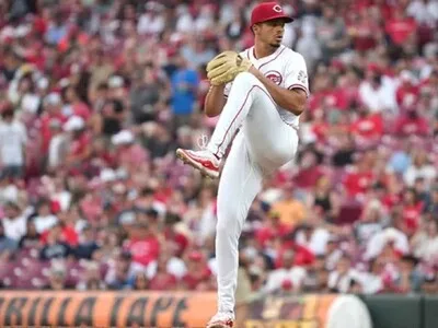 Rojos de Cincinnati aseguran a Chase Burns por 105 millones