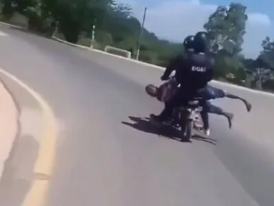 Migración investiga a dos agentes por traslado irregular de un detenido