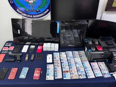 Desmantelan red de falsificación de documentos en Santiago