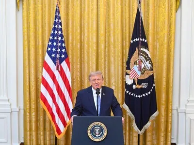 Estados Unidos impone nuevos aranceles a 60 socios comerciales