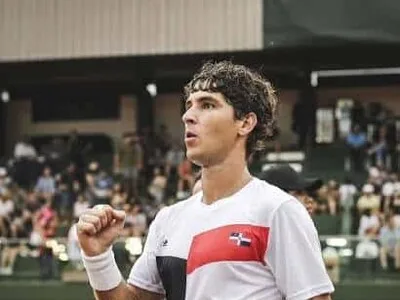 Peter Bertrán avanza a cuartos de final en tenis de JCC 2026
