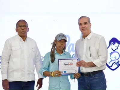Presidente Abinader destaca rol de los padres en la sociedad dominicana