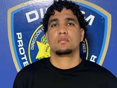 Extraditan desde España a hombre vinculado a doble homicidio en Santiago