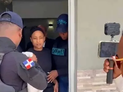 Se entrega mujer vinculada a muerte de joven en Higüey