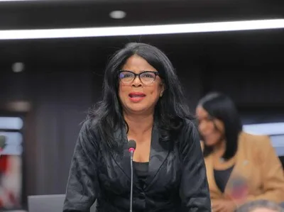 Proyecto de ley busca restringir contenido sexual en espacios públicos dominicanos