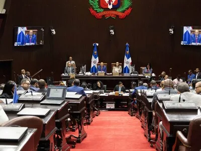 Legisladores impulsan creación de nuevas instituciones pese a plan de austeridad