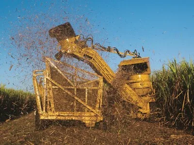 La mecanización agrícola reemplaza la mano de obra en campos dominicanos