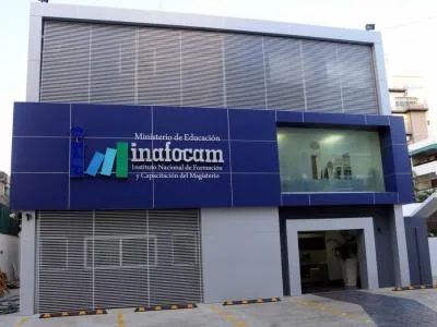 Inafocam implementa licitaciones públicas para la capacitación docente nacional