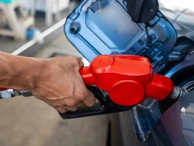 Gobierno aumenta precios de gasolinas y gasoil por tensiones internacionales