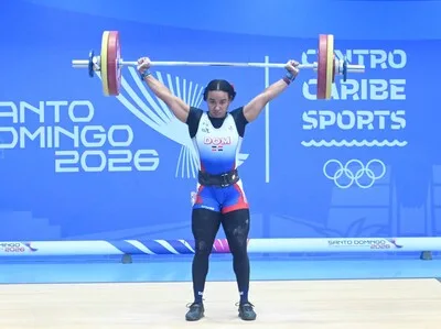 Fransheska Matías conquista dos medallas de plata en halterofilia
