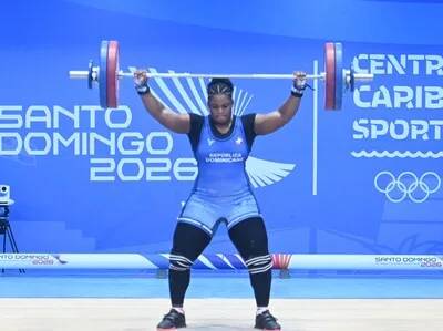 Crismery Santana suma plata y bronce en halterofilia de Santo Domingo