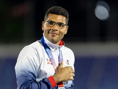 Jorge Montes hace historia con primera medalla dominicana en salto con pértiga