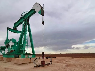 Tensión entre Estados Unidos e Irán impulsa alza en precios petroleros
