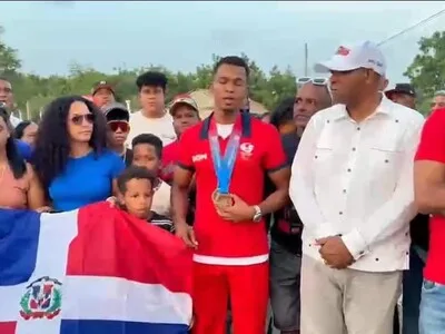 Atleta Melvin Marcelino solicita construcción de carretera en Villa Vásquez