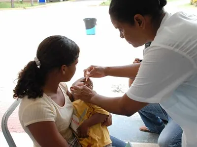 Pediatras dominicanos reafirman respaldo al esquema nacional de vacunación infantil