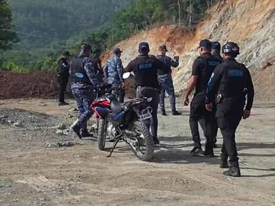 Hallan cadáver calcinado junto a vehículo incendiado en mina de La Vega