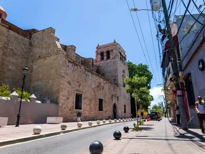 Restringen tránsito vehicular en sectores clave de la Zona Colonial